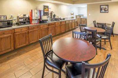 Breakfast area at Rodeway Inn
