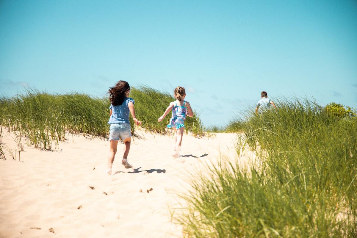 children running on the dunes of Tiscornia Beach